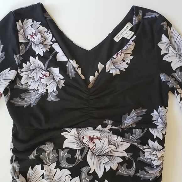 White House Black Market Floral Lotus Stretchy V Neck Ruched Blause Size Small - Picture 3 of 4
